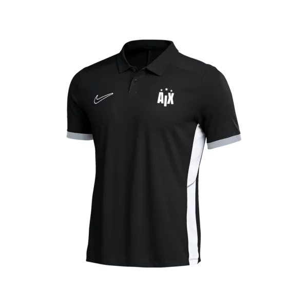 Le Polo Aix Academy est un polo noir orné d'un logo Nike blanc sur le côté droit de la poitrine et d'un logo stylisé "Aix Academy" blanc sur le côté gauche. Il est doté d'un col boutonné et de manches courtes, ce qui le rend idéal pour une tenue décontractée tout en représentant fièrement votre esprit Polo Aix Academy.