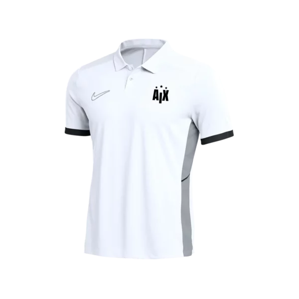 Le Polo Aix Academy est un polo blanc orné d'un logo Nike noir sur le côté droit de la poitrine et d'un logo stylisé "Aix Academy" blanc sur le côté gauche. Il est doté d'un col boutonné et de manches courtes, ce qui le rend idéal pour une tenue décontractée tout en représentant fièrement votre esprit Polo Aix Academy.