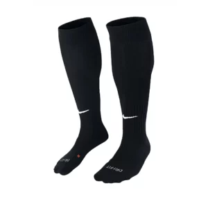 Une paire de chaussettes noires montant jusqu'aux genoux avec des logos Nike blancs près du haut du devant. L'une porte l'inscription « LEFT » sur la zone des orteils, tandis que l'autre porte l'inscription « RIGHT ». Les deux chaussettes comprennent des revers côtelés, ce qui les rend idéales pour les chaussettes.