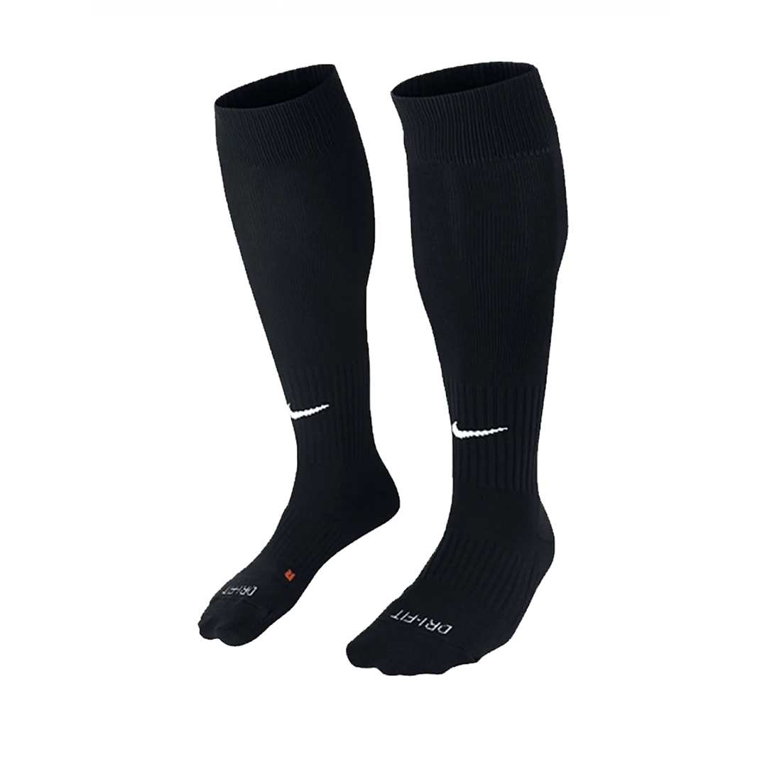 Une paire de chaussettes noires montant jusqu'aux genoux avec des logos Nike blancs près du haut du devant. L'une porte l'inscription « LEFT » sur la zone des orteils, tandis que l'autre porte l'inscription « RIGHT ». Les deux chaussettes comprennent des revers côtelés, ce qui les rend idéales pour les chaussettes.