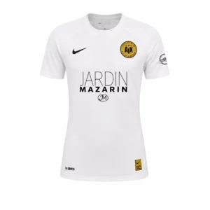 Le maillot de football Maillot Extérieur 2024/2025 est blanc, orné de divers logos et sponsors. La poitrine présente les logos de « AIX » et « Jardin Mazarin ». Le logo Nike est positionné sur le côté droit de la poitrine, avec des logos et du texte supplémentaires affichés sur la manche et le bas du devant.