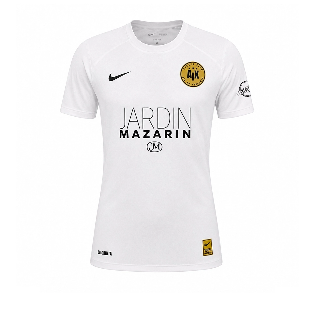 Le maillot de football Maillot Extérieur 2024/2025 est blanc, orné de divers logos et sponsors. La poitrine présente les logos de « AIX » et « Jardin Mazarin ». Le logo Nike est positionné sur le côté droit de la poitrine, avec des logos et du texte supplémentaires affichés sur la manche et le bas du devant.