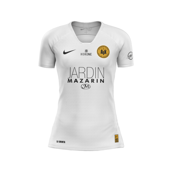 Le maillot de football Maillot Extérieur 2024/2025 est blanc, orné de divers logos et sponsors. La poitrine présente les logos de « Hikone », « Ajax » et « Jardin Mazarin ». Le swoosh Nike est positionné sur le côté droit de la poitrine, avec des logos et du texte supplémentaires affichés sur les manches et le bas du devant.