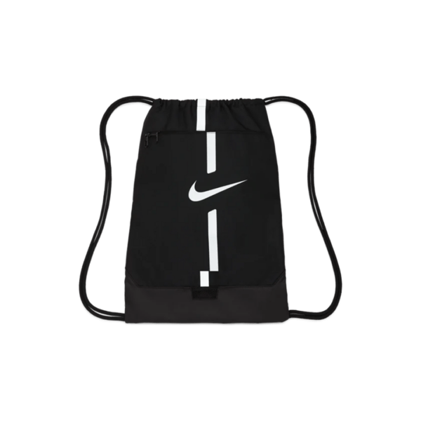 Le sac à dos Academy Gymsack noir de Nike présente une élégante bande verticale blanche et met en évidence le logo emblématique Nike Swoosh en son centre. Équipé de cordons de serrage noirs robustes des deux côtés pour une fermeture sécurisée et un transport pratique, il constitue un choix idéal pour un usage quotidien.