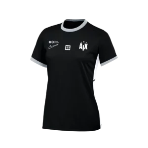 Le maillot de sport noir à manches courtes de l'Aix Fan Academy présente des empiècements latéraux blancs et est orné d'un logo Nike blanc sur la poitrine gauche, d'un logo central blanc « AX » et d'un logo blanc stylisé « AJX » sur la poitrine droite, symbolisant la fierté de l'Aix Fan Academy.
