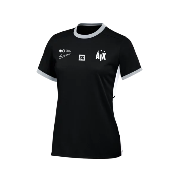 Le maillot de sport noir à manches courtes de l'Aix Fan Academy présente des empiècements latéraux blancs et est orné d'un logo Nike blanc sur la poitrine gauche, d'un logo central blanc « AX » et d'un logo blanc stylisé « AJX » sur la poitrine droite, symbolisant la fierté de l'Aix Fan Academy.