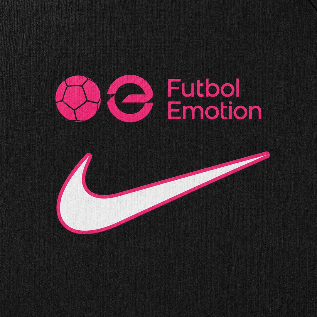 Détail Maillot Octobre Rose logo Nike